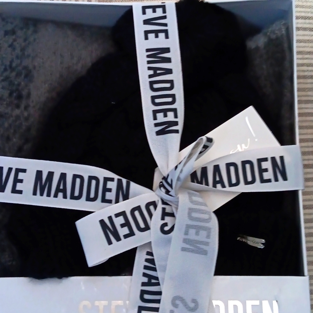New $75 Steve Madden-Gift Set-Gray/Black - Picture 2 of 4